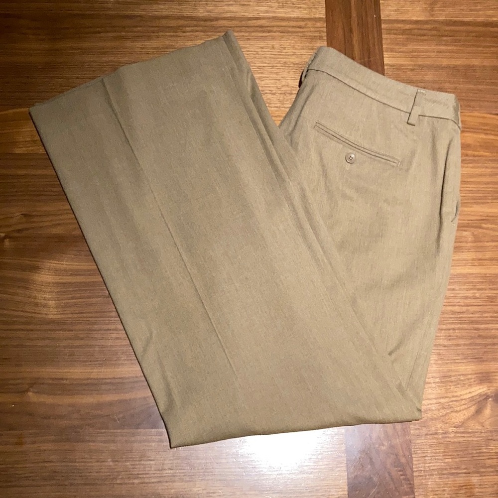 Wide-leg Gap trousers swing when you walk!